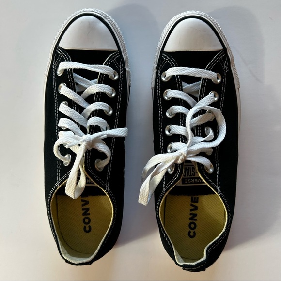 Converse All- Star Low Tops Black White Canvas Sneakers Size 7.5 Womens 5.5 Mens - Picture 1 of 6